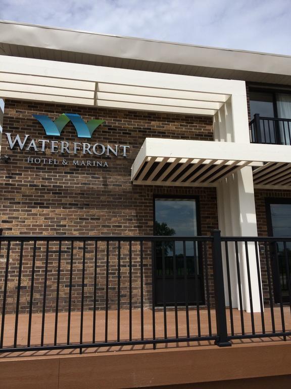 Waterfront And Marina Motel 3*
